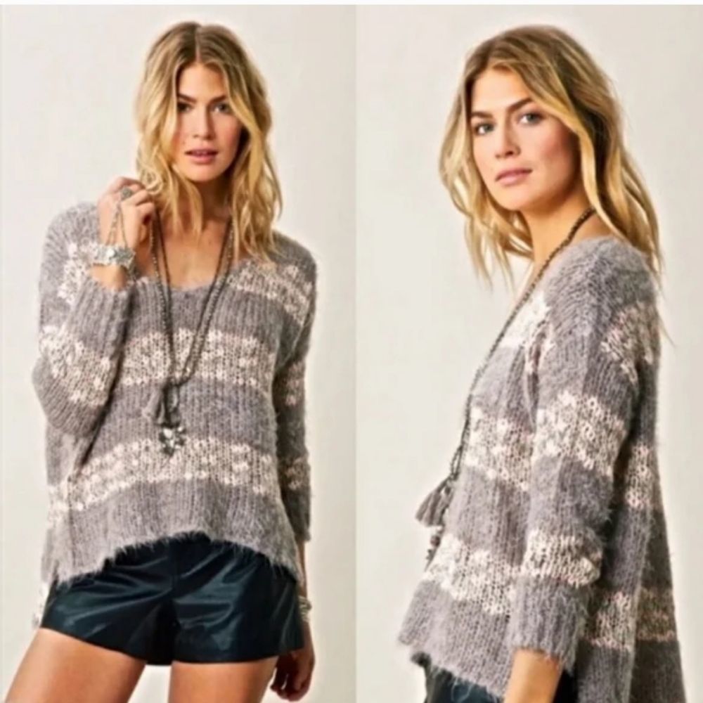 FREE PEOPLE Gray Pink Oversized Striped Fuzzy Linus Sweater Size Medium